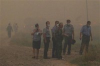 Με μασκες οι Ρωσοι, ακομα μαινονται οι φωτιες στην Ρωσια 